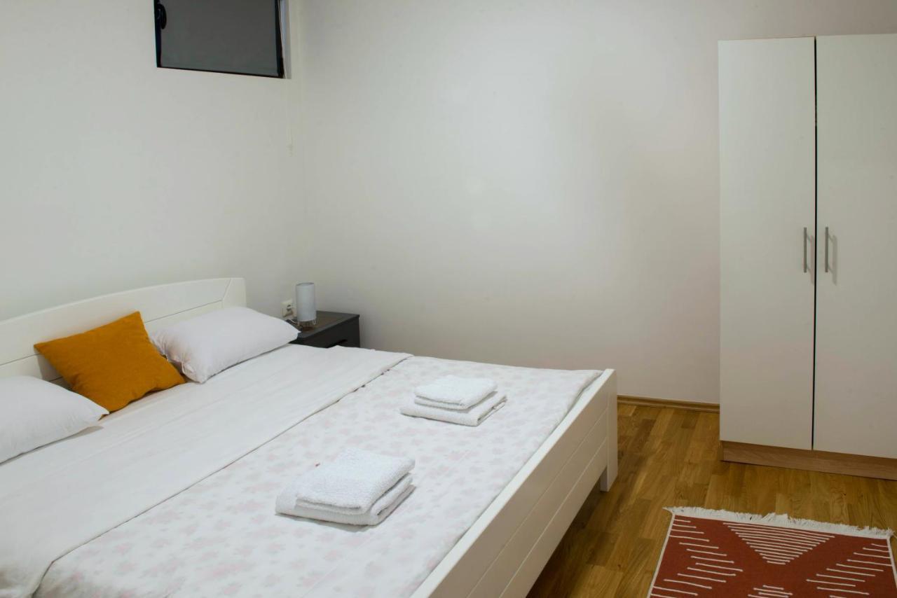 Apartmani Pijemont วิเชกราด ภายนอก รูปภาพ